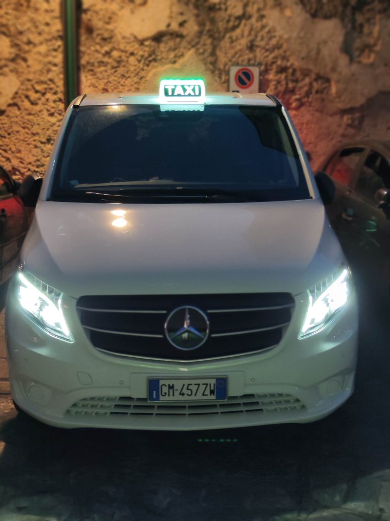 Servizio taxi privato in Costiera Amalfitana Servizio taxi privato in Costiera Amalfitana